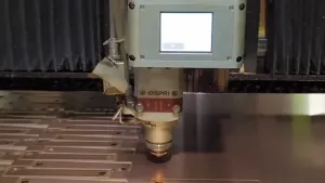 激光切割头进行高反材料切割