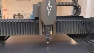 GS03C电动调焦切割头进行板材1mm切割