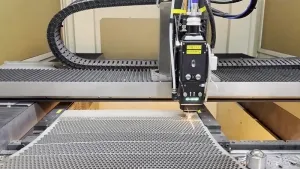 LCM08B0 光纤激光切割头切割8mm不锈钢