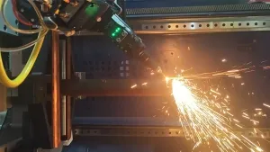 LCF15A1-切割-8mm碳钢12kW-8米每分钟-氮气切割